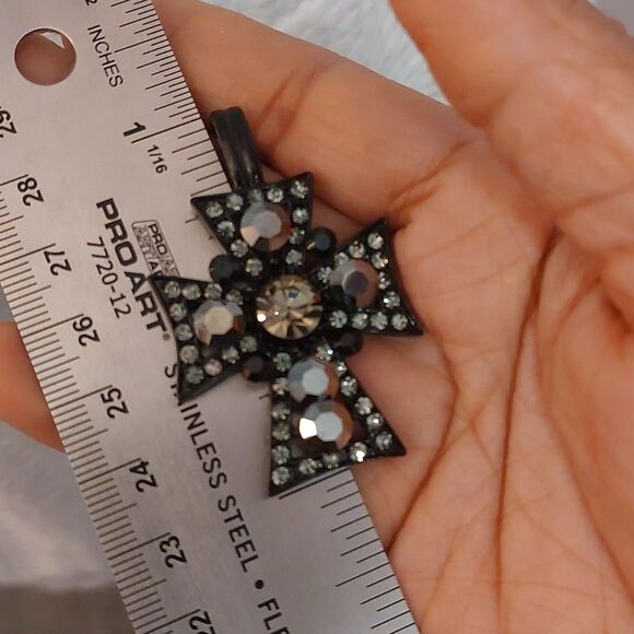 Art Deco Gothic Cross Rhinestone Embellished Gunmetal Pendant - Picture 4 of 5